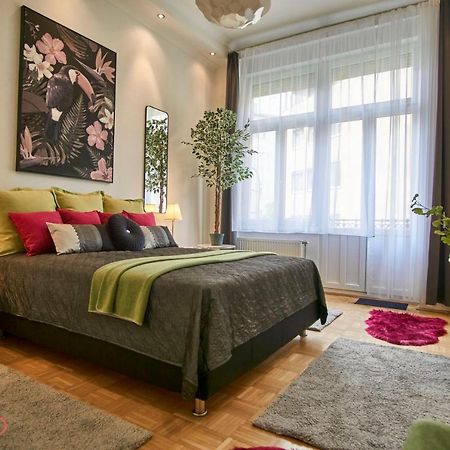 M52 Apartment - Hostaid ブダペスト エクステリア 写真