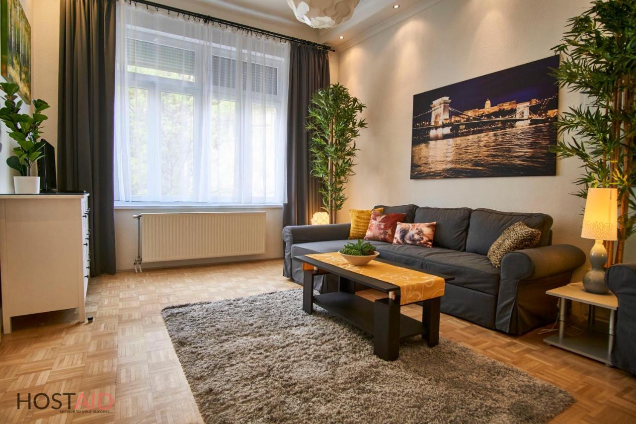 M52 Apartment - Hostaid ブダペスト エクステリア 写真