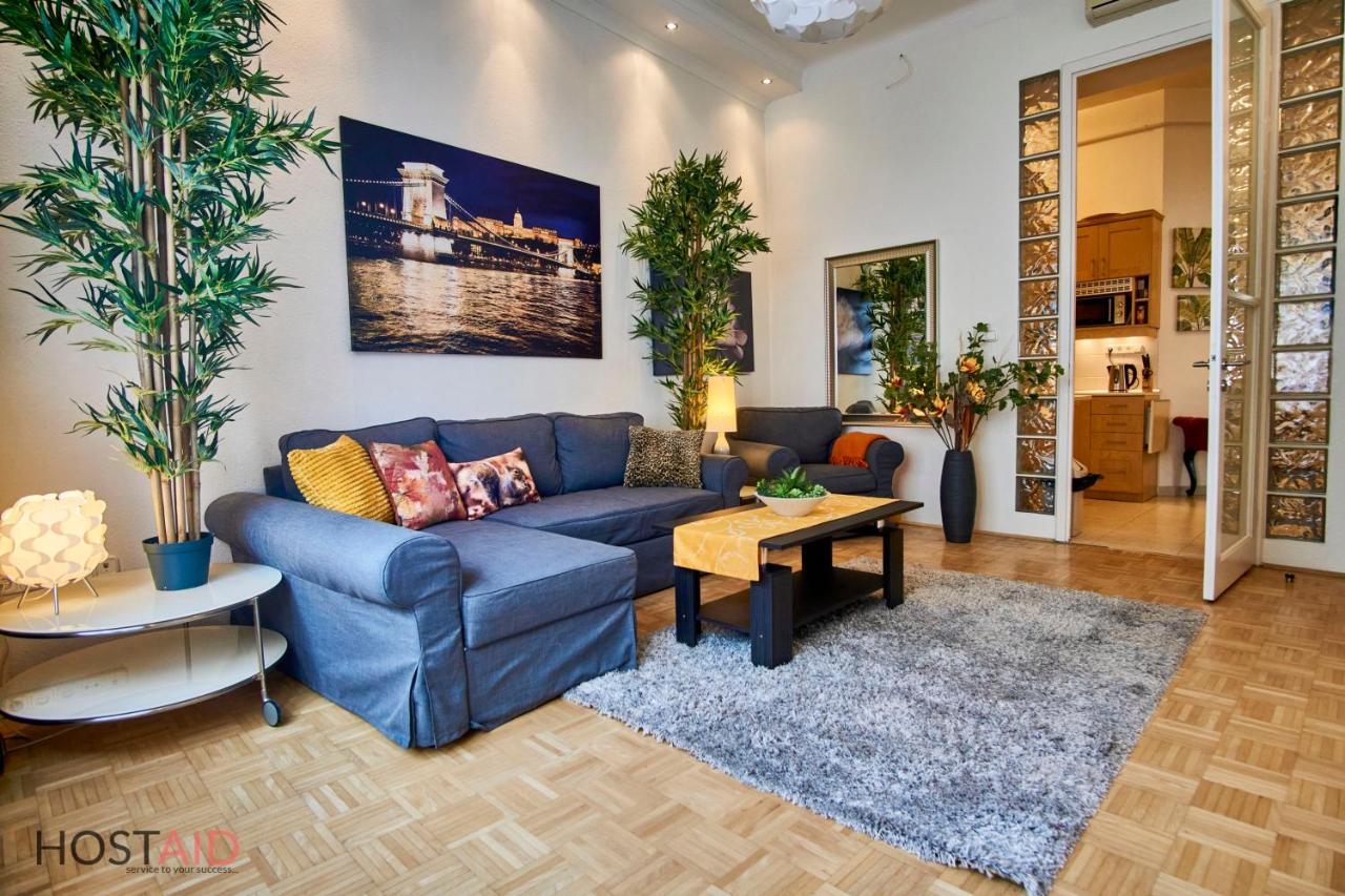 M52 Apartment - Hostaid ブダペスト エクステリア 写真