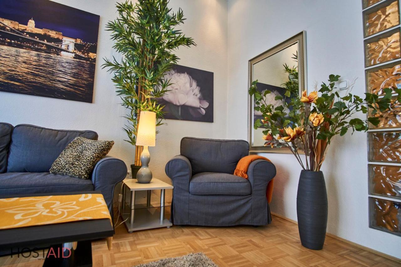 M52 Apartment - Hostaid ブダペスト エクステリア 写真