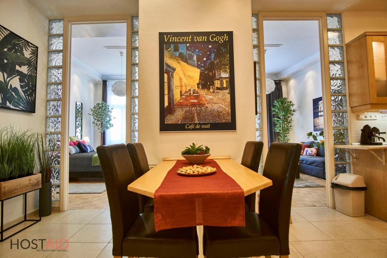 M52 Apartment - Hostaid ブダペスト エクステリア 写真