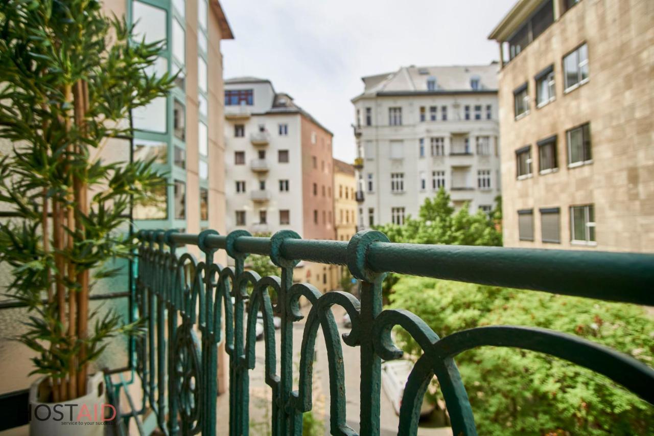 M52 Apartment - Hostaid ブダペスト エクステリア 写真