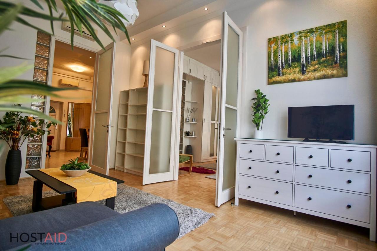 M52 Apartment - Hostaid ブダペスト エクステリア 写真